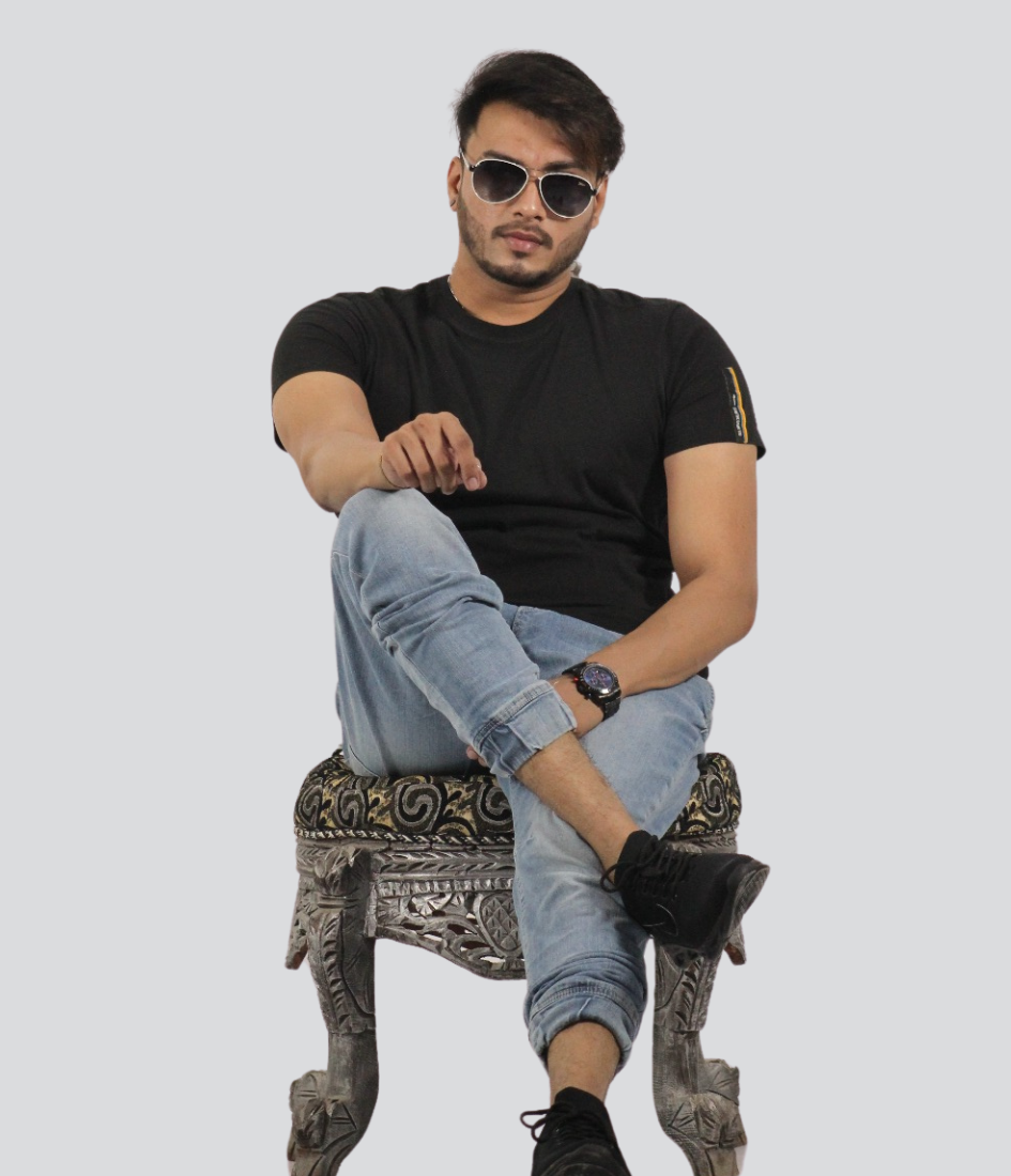 Men’s round neck polyester black t-Shirt with jeans